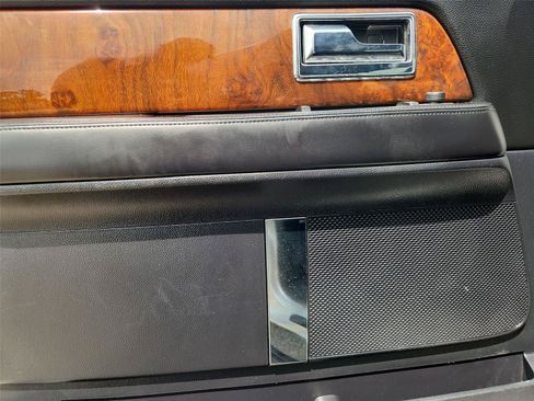 Used 2016 Lincoln Navigator Select AWD/4WD image 22