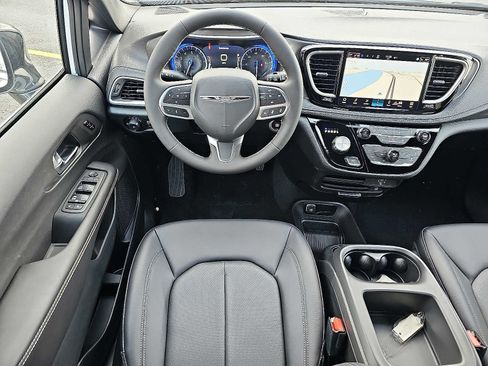 New 2026 Chrysler Pacifica Select image 7