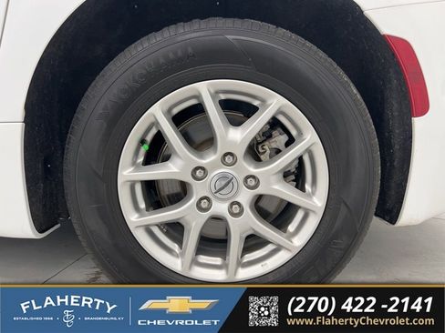 Used 2024 Chrysler Pacifica Touring-L FWD image 17