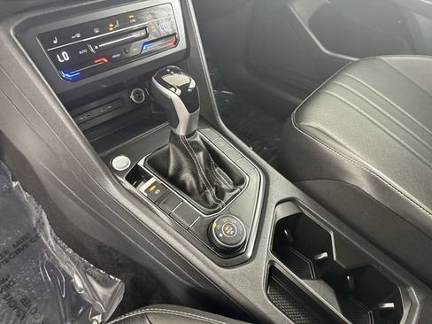 Used 2023 Volkswagen Tiguan SE AWD/4WD image 18