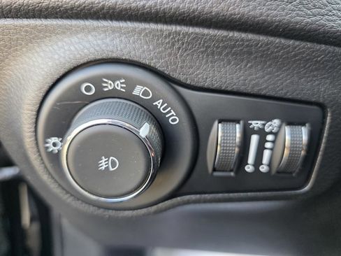 Used 2020 Jeep Compass Latitude image 10