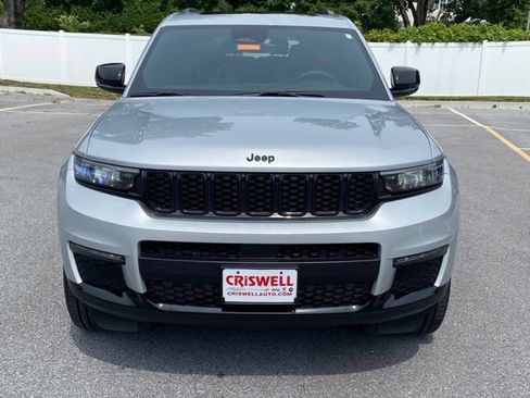 Used 2025 Jeep Grand Cherokee L Limited w/ Black Appearance Package AWD/4WD image 8