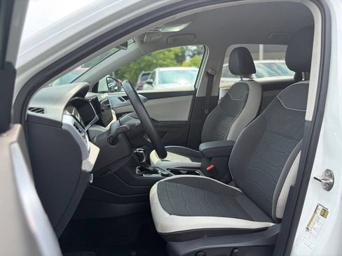 Used 2025 Volkswagen Taos SE AWD/4WD image 18