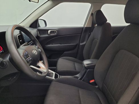 Used 2024 Hyundai Venue SE FWD image 17