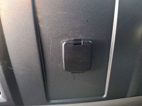 Used 2015 Ford F150 XLT image 12