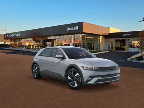 New 2026 Hyundai Ioniq 5 SE image 2