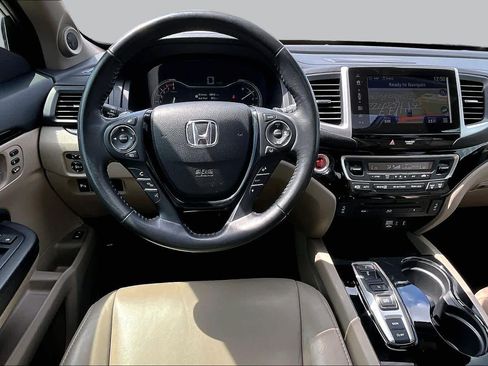 Used 2018 Honda Pilot Touring image 6