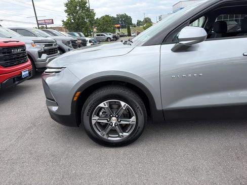 Used 2025 Chevrolet Blazer LT AWD/4WD image 11