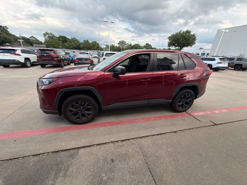 Used 2022 Toyota RAV4 LE FWD image 6