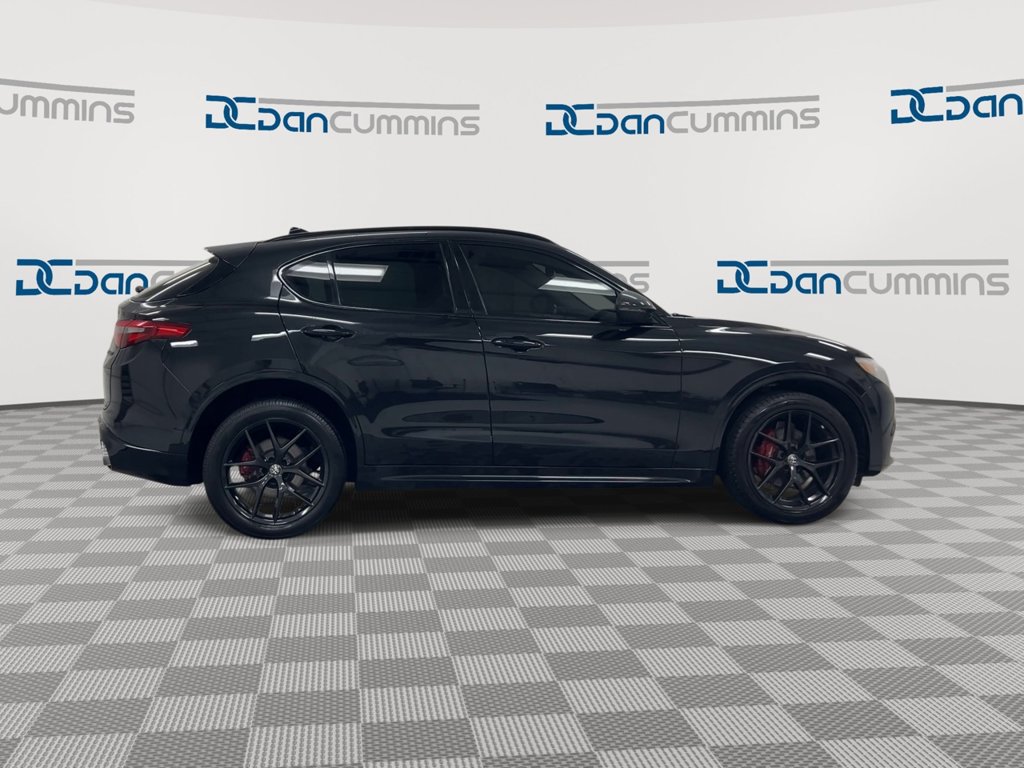 Used 2021 Alfa Romeo Stelvio Ti w/ Nero Edizione AWD/4WD image 9