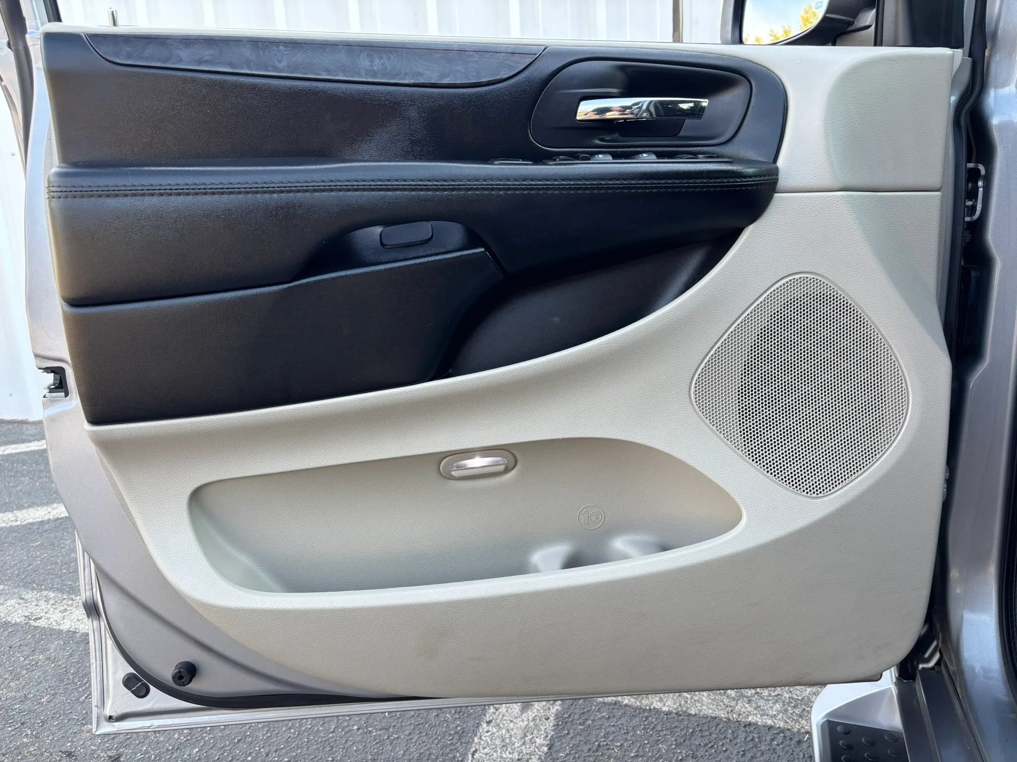 Used 2019 Dodge Grand Caravan SE w/ UConnect Hands-Free Group FWD image 40