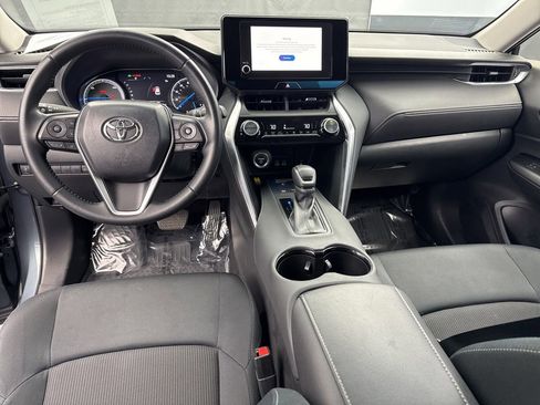 Used 2023 Toyota Venza LE AWD/4WD image 12