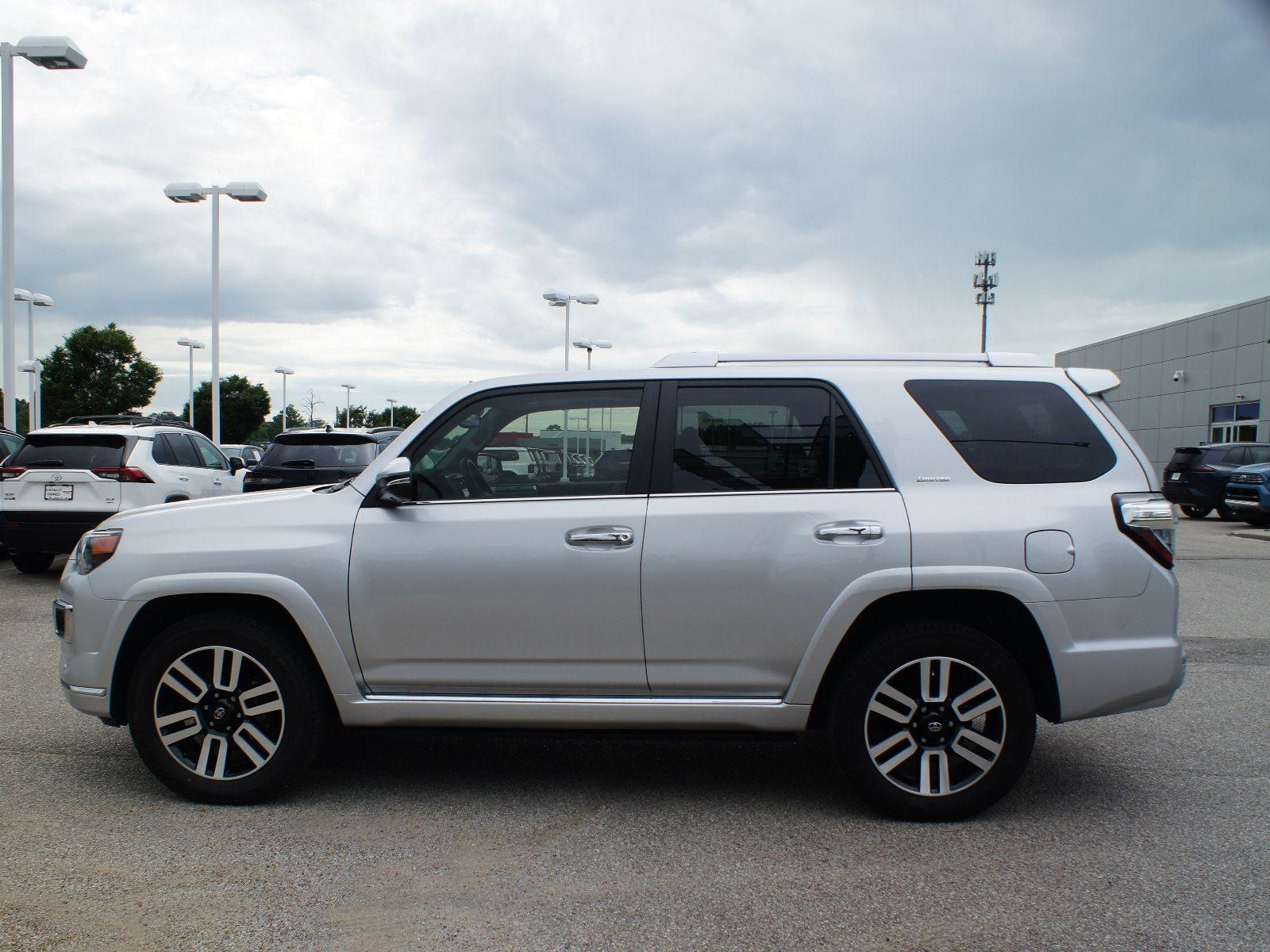 Used 2024 Toyota 4Runner Limited AWD/4WD image 14