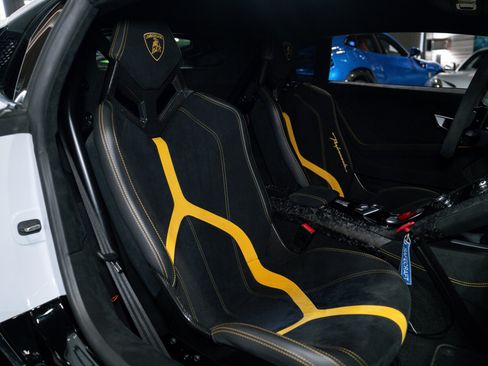 Used 2018 Lamborghini Huracan Performante image 30
