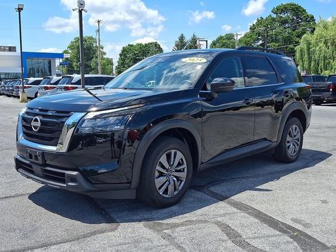 Used 2025 Nissan Pathfinder SV AWD/4WD image 3
