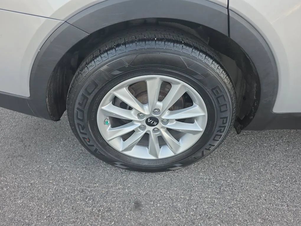 Used 2019 Kia Sorento AWD image 14