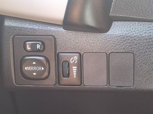 Used 2018 Toyota Corolla LE FWD image 18