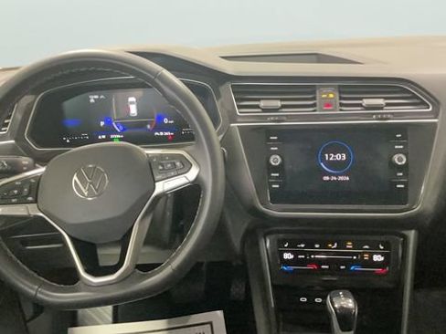 Certified 2024 Volkswagen Tiguan SE AWD/4WD image 10