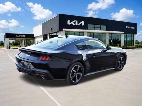 Used 2025 Ford Mustang Premium RWD image 5