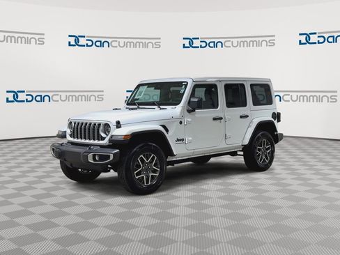 Used 2025 Jeep Wrangler Unlimited Sahara AWD/4WD image 4