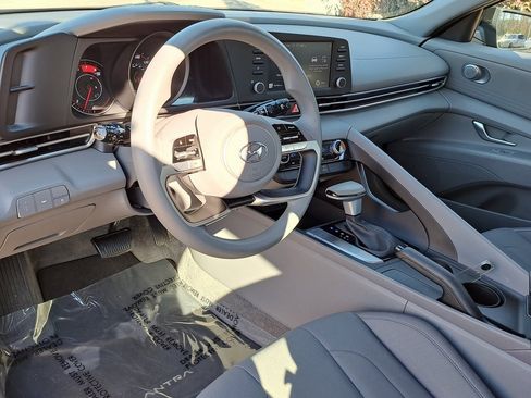 Used 2023 Hyundai Elantra SEL image 8