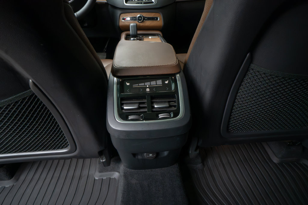 Used 2023 Volvo XC90 B6 Plus w/ Protection Package Premier AWD/4WD image 18