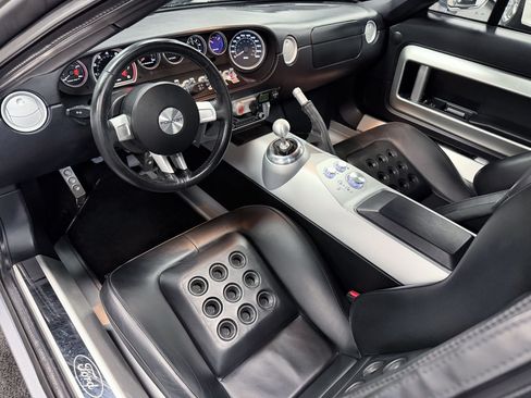 Used 2006 Ford GT RWD image 14