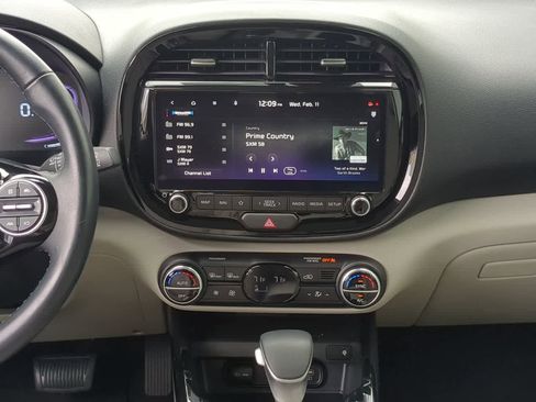 Used 2024 Kia Soul EX image 29