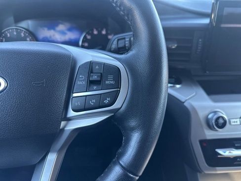 Used 2022 Ford Explorer XLT image 25