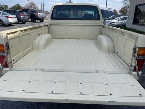 Used 1987 Toyota Pickup 4x4 Regular Cab image 10