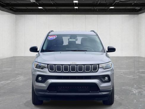 Used 2022 Jeep Compass Latitude w/ Convenience Group AWD/4WD image 2