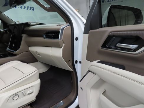 Used 2025 GMC Yukon Denali w/ Denali Reserve Package image 33