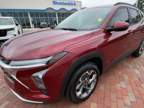 Used 2025 Chevrolet Trax LT w/ Driver Confidence Package FWD image 5