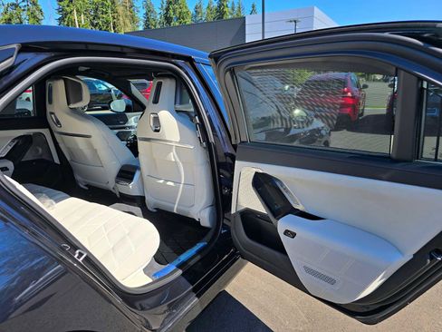 Used 2025 BMW 750e xDrive w/ Executive Package AWD/4WD image 14