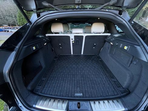 Used 2024 Jaguar F-PACE R-Dynamic S image 19