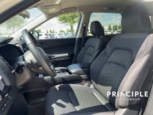 Used 2024 Nissan Pathfinder SV FWD image 13