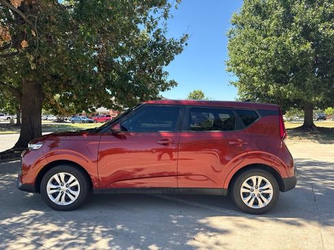 Used 2021 Kia Soul LX FWD image 17