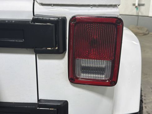 Used 2014 Jeep Wrangler Unlimited Sahara w/ Dual Top Group image 17