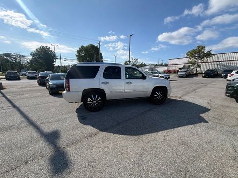 Used 2009 GMC Yukon Denali AWD/4WD image 2