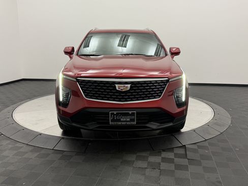 Used 2024 Cadillac XT4 Luxury w/ Cold Weather Package FWD image 2