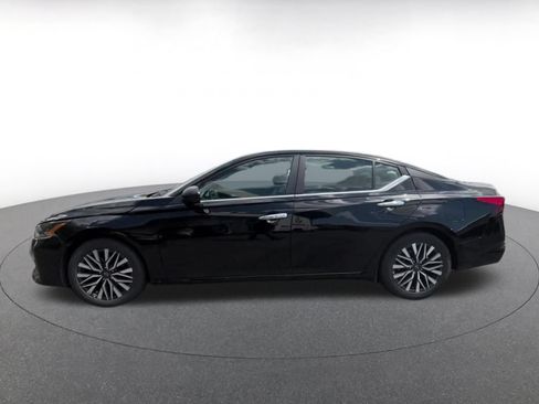 Used 2025 Nissan Altima 2.5 SV FWD image 7