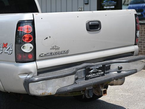 Used 2006 Chevrolet Silverado 2500 LT w/ Skid Plate Package AWD/4WD image 13