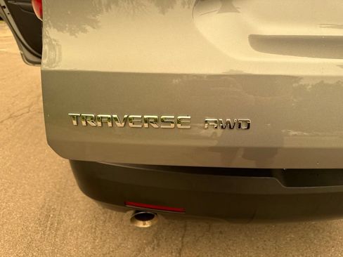 Used 2023 Chevrolet Traverse LT AWD/4WD image 17