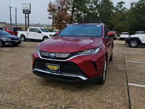 Used 2022 Toyota Venza LE image 3