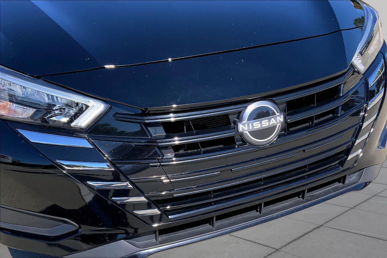 Used 2025 Nissan Versa SV w/ Trunk Package FWD image 30