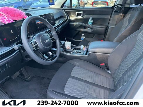 Certified 2025 Kia Sorento LX image 3