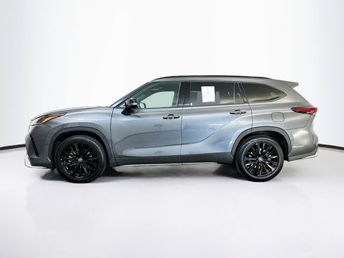 Used 2025 Toyota Highlander XSE AWD/4WD image 4