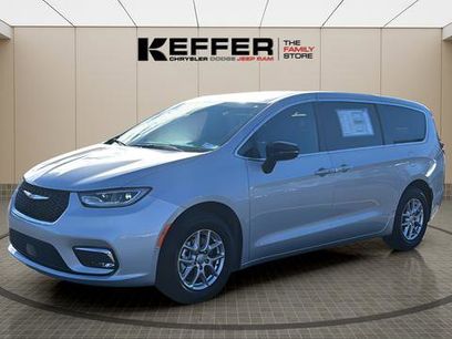 New 2026 Chrysler Pacifica Select
