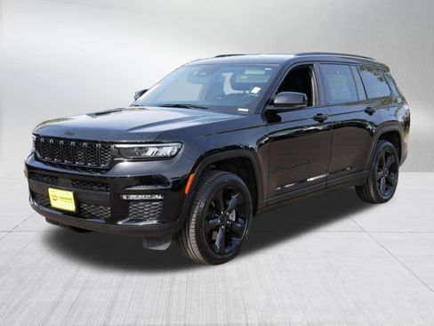 Used 2025 Jeep Grand Cherokee L Limited w/ Black Appearance Package AWD/4WD image 3