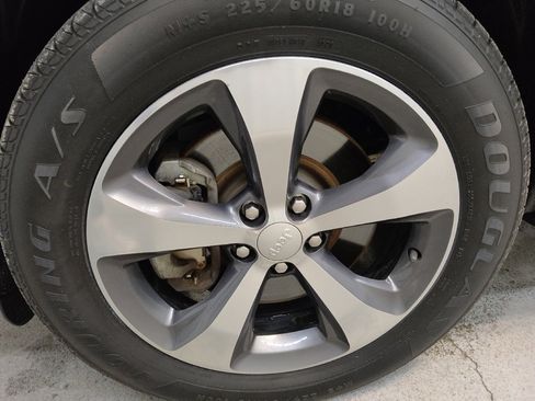 Used 2019 Jeep Cherokee Limited w/ Luxury Group image 31